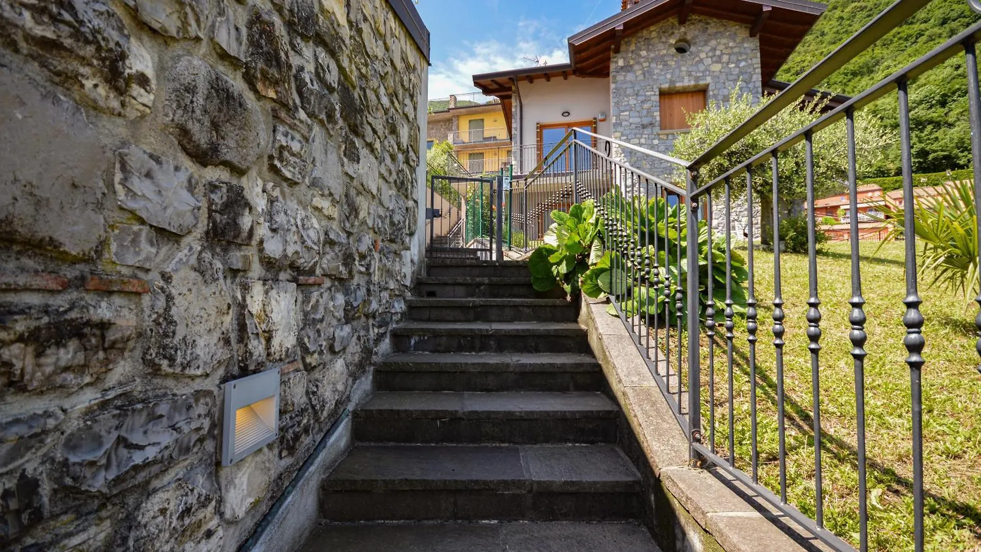 Lago Di Iseo - Lake View House Tavernola Bergamasca Italy